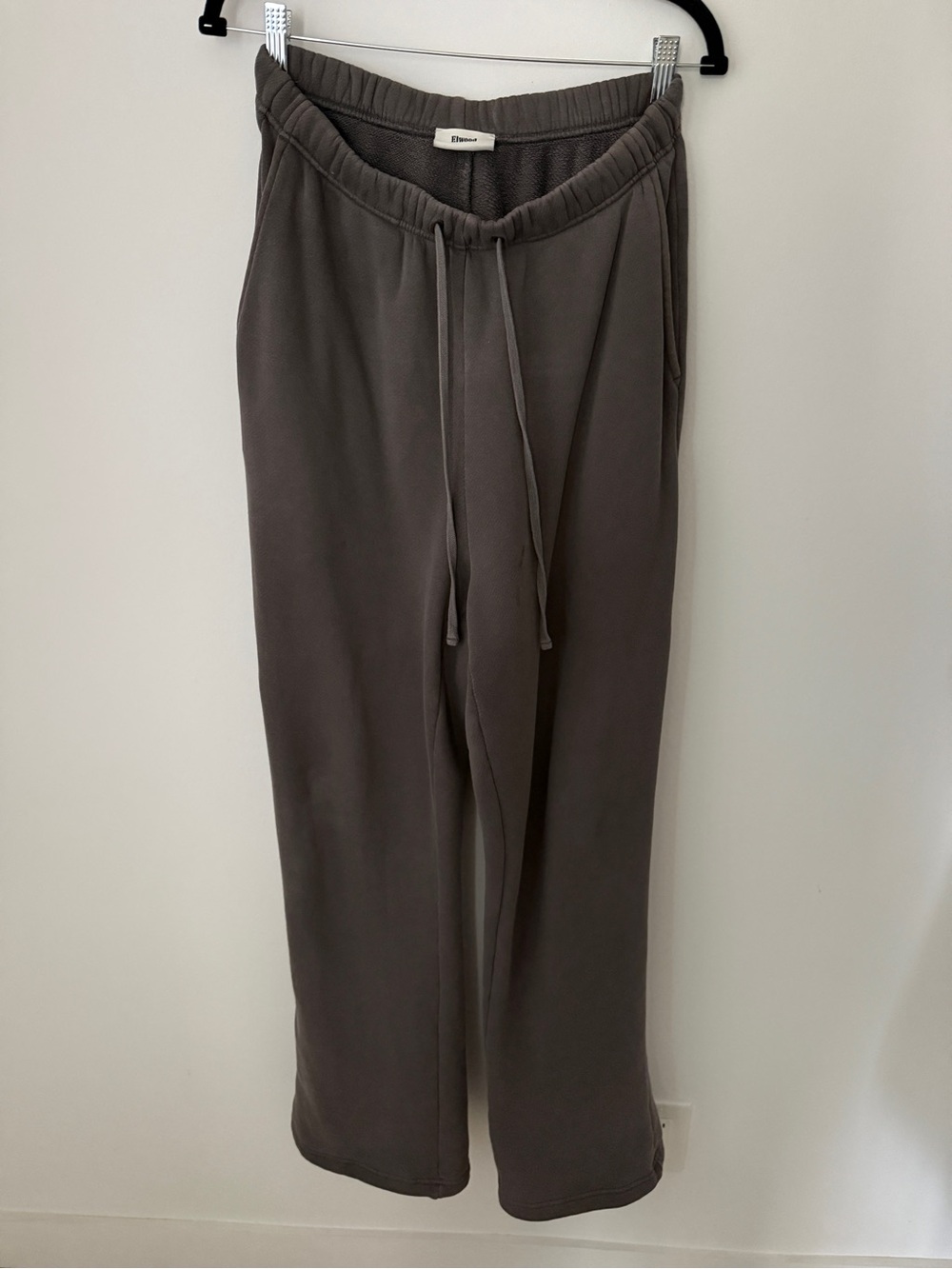 ELWOOD CORE STRAIGHT LEG SWEATPANT